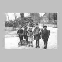 031-0025 Einschulung Fruehjahr 1940. Von links Bruno Kurschat, Anneliese Bruweleit, Irmgard Kollin, Helga Kaspereit und Gerhard Rieck .JPG